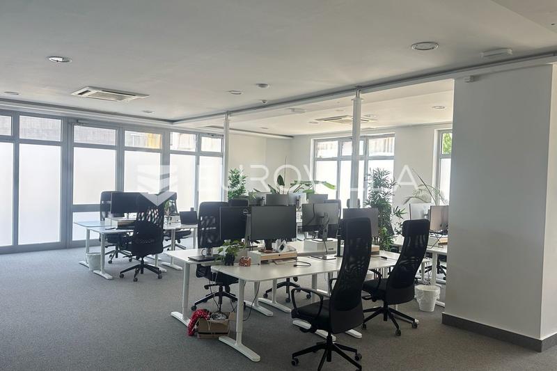 Split'te ticari bir binada geniş ve modern ofis alanı. - 4