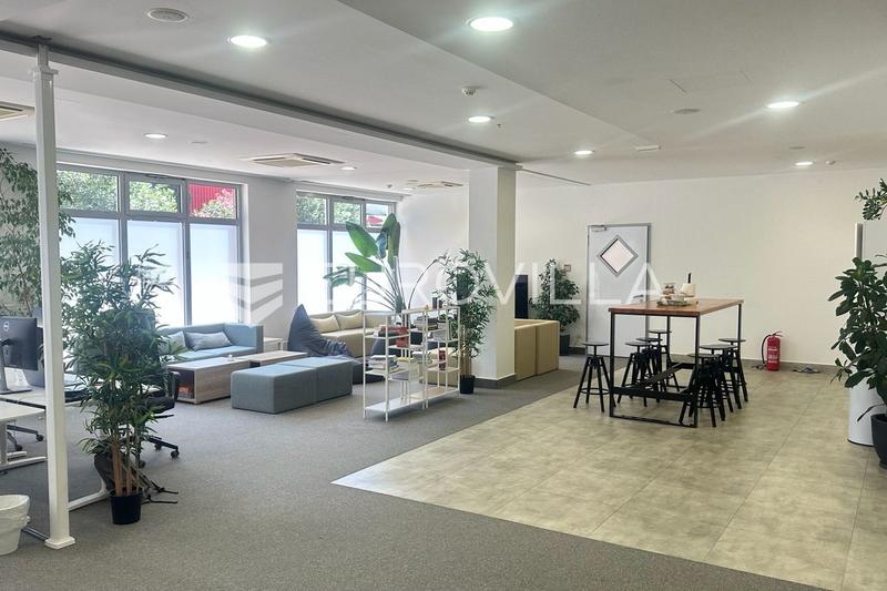 Split'te ticari bir binada geniş ve modern ofis alanı. - 3