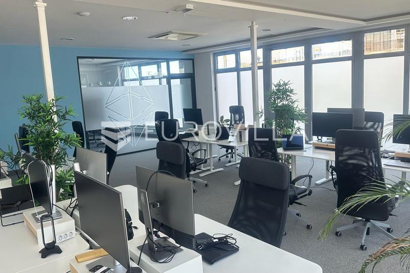 Split'te ticari bir binada geniş ve modern ofis alanı. - 2