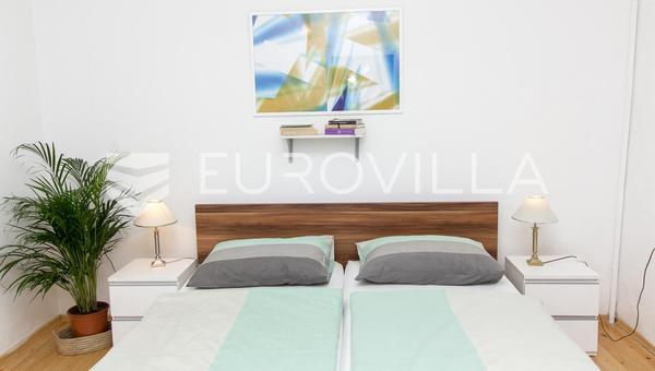 Sibenik centrum, lägenhetshus, bra investering