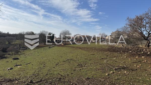 Istrien, Porec-Gebiet - Baugrundstück 1003 m2 am Rande einer Urbanisation, umgeben von Grün