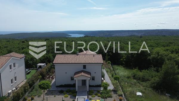 Istra, Sveti Lovreč Labinski, moderna vila s panoramskim pogledom na more