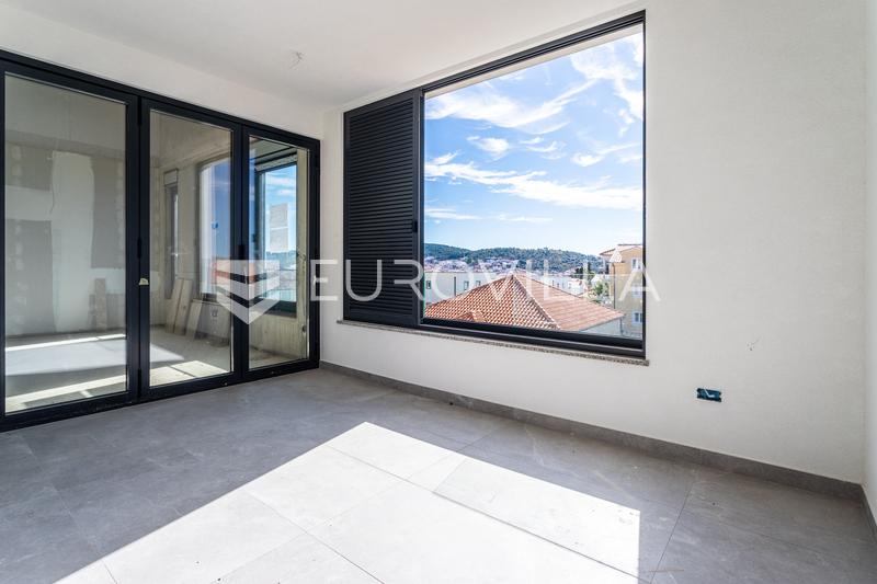 Trogir, apartamento dúplex de tres dormitorios con logia - 2