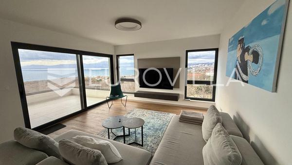 Kostrena, lujoso apartamento de cinco habitaciones, NKP 145m2