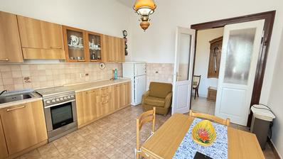 Pula, Veruda, tilava huoneisto remontointimahdollisuudella huippusijainnilla, 126,50 m²