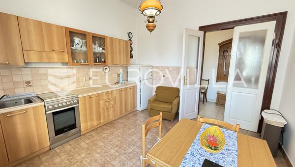 Pula, Veruda, prostrani stan za adaptaciju na top lokaciji, 126.50 m²