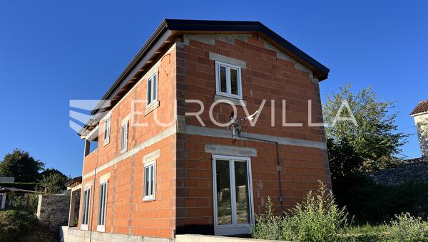 Istra, Kringa, atraktivna kuća u roh bau fazi u mirnom okruženju