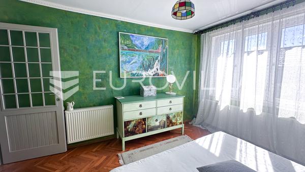 Vinkovci, centar, 249.54 m² kuća na 3 etaže pomoćna zgrada te garaža