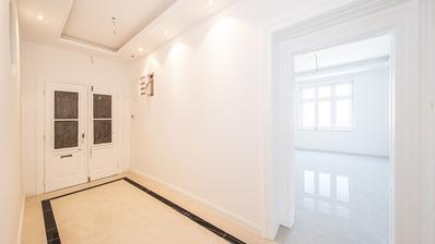 Zagreb, Donji grad, poslovni prostor 115 m2 na 2. katu s dizalom
