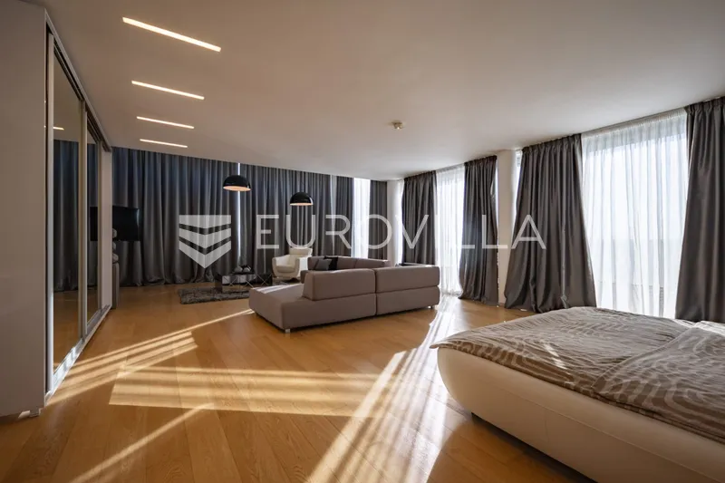 Opatija, Ičići, spektakularna dizajnerska vila NKP 753 m2 37