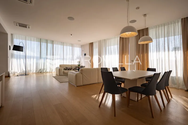 Opatija, Ičići, spektakularna dizajnerska vila NKP 753 m2 30