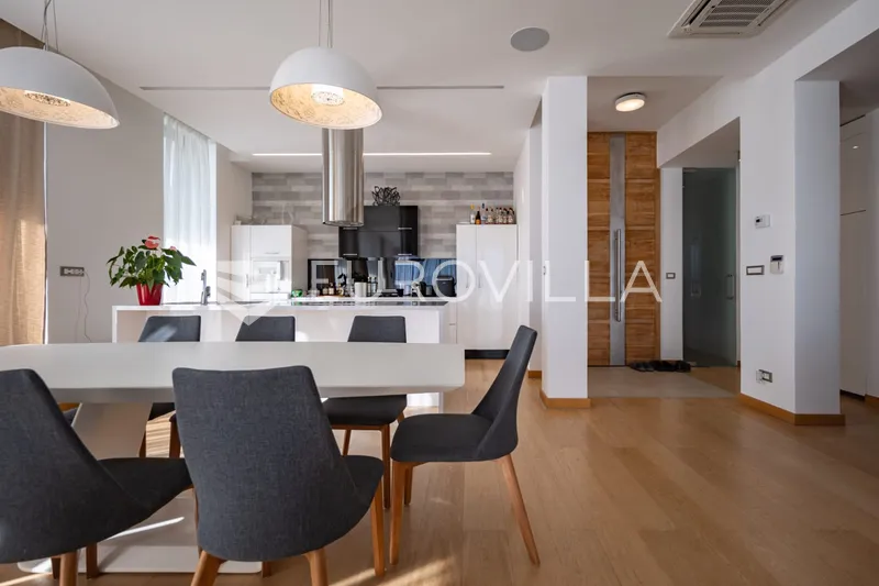 Opatija, Ičići, spektakularna dizajnerska vila NKP 753 m2 33