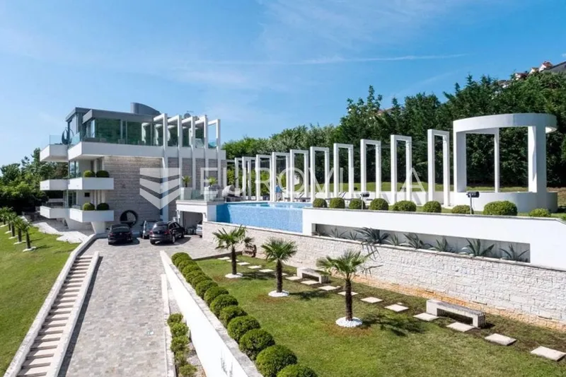Opatija, Ičići, spektakularna dizajnerska vila NKP 753 m2 26