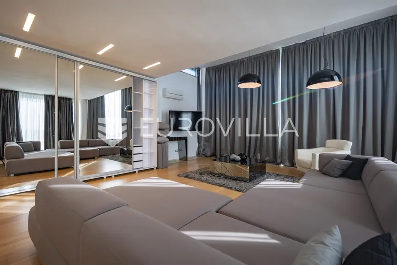 Opatija, Ičići, spektakularna dizajnerska vila NKP 753 m2 38