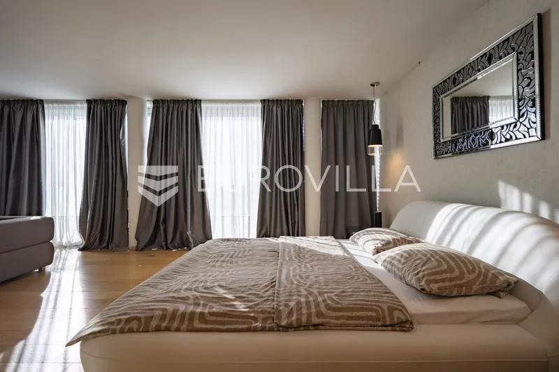 Opatija, Ičići, spektakularna dizajnerska vila NKP 753 m2 39