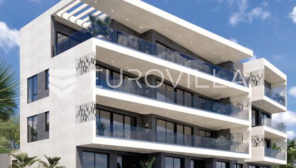 Attico di lusso con tre camere da letto a Opatija, finemente arredato con vista mare, NKP 163 m2