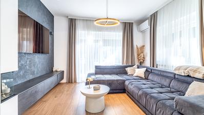 Velika Gorica, Kobilic, 178 m² familiehus med svømmebasseng og romslig tomt.
