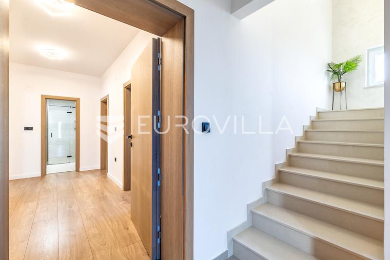 Velika Gorica, Kobilic, dom rodzinny o powierzchni 178 m² z basenem i przestronną działką. - 8