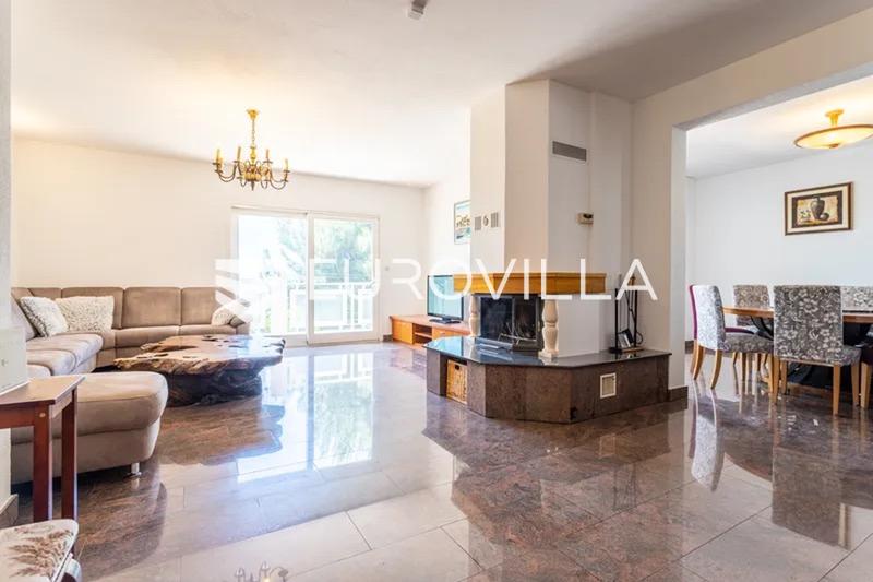 Podstrana, Mutogras, four-bedroom apartment with sea view