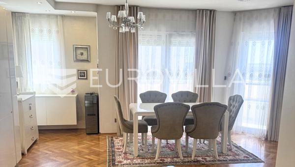 Split, Znjan, tweekamerappartement eerste rij aan zee