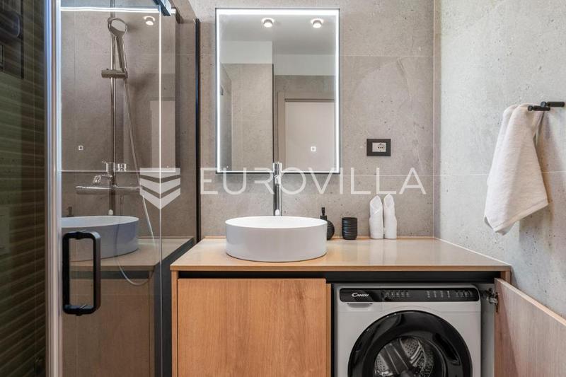 Kaštel Sućurac, modernisti kalustettu yksiö merinäköalalla - 10