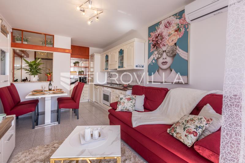 Split, Trstenik jednosoban stan s pogledom na more, 43 m²