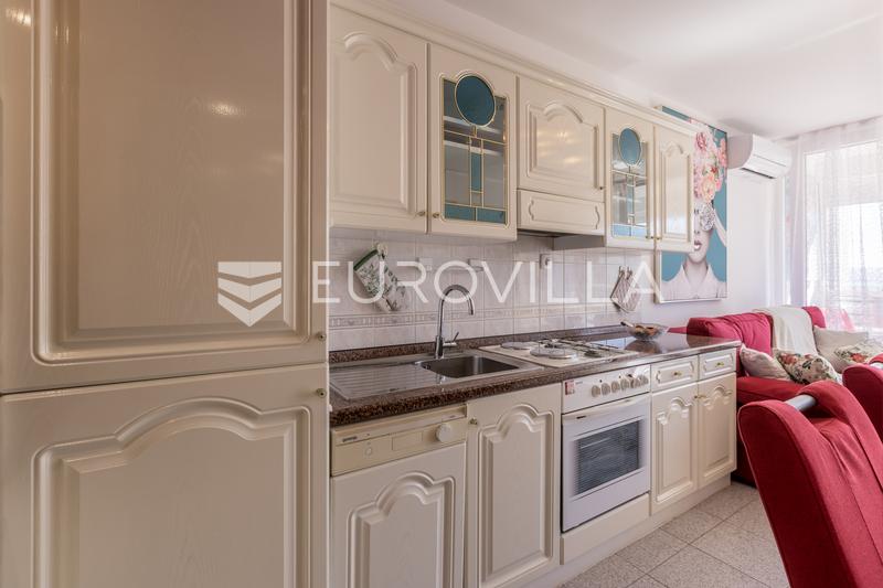 Split, Trstenik jednosoban stan s pogledom na more, 43 m²