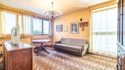 Zagreb, Trnje, 85 m² three-room apartment in need of renovation.