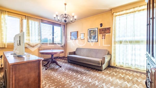 Zagreb, Trnje, 85 m² three-room apartment in need of renovation.