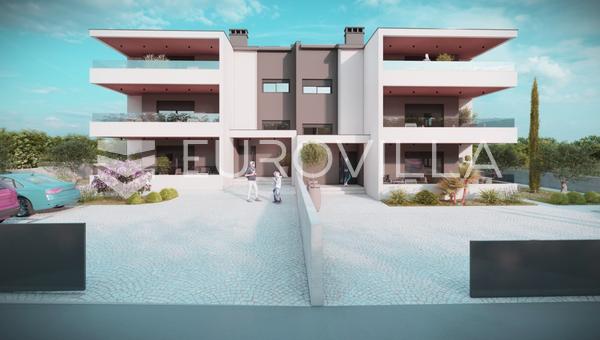 Istrien, Barbariga, Moderne stuelejlighed med privat have i et nyt byggeri, 450 m fra havet