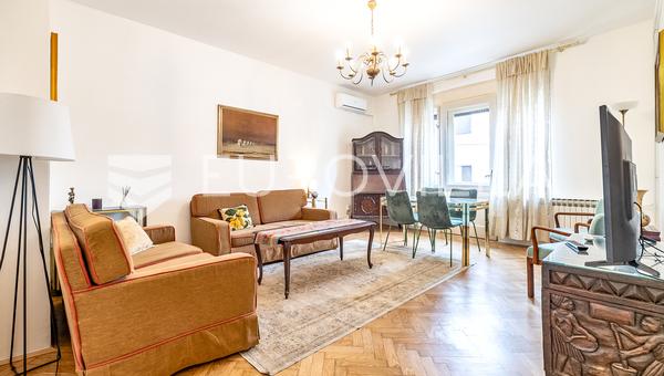 Zagreb, Kaptol, gemeubileerd tweekamerappartement op de 1e verdieping van een woongebouw