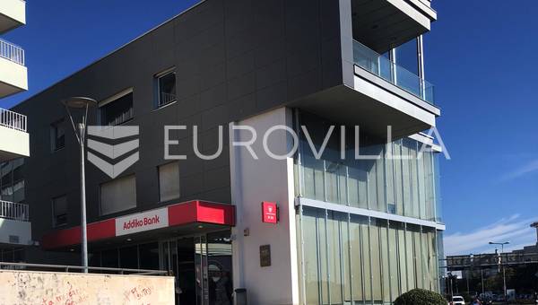Zadar, sentrum, næringslokale 245 m², kjeller 500 m², terrasse 240 m²