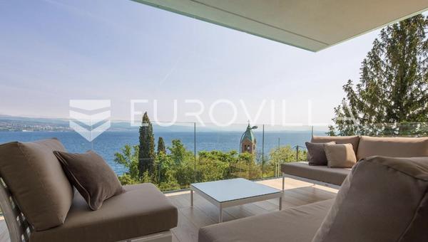 Opatija, Punta Kolova, luxuslakás úszómedencével, NKP 120 m2
