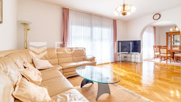 Zagreb, Sesvetski Kraljevec, kvalitetna kuća s dva stana i garažom 390 m2