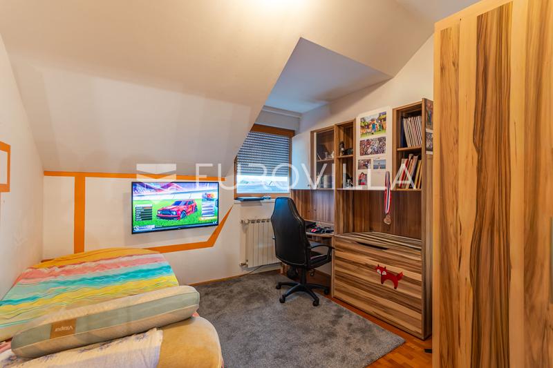 Varaždin, Hallers, apartamento espaçoso e mobilado de quatro quartos num edifício residencial mais pequeno - 4