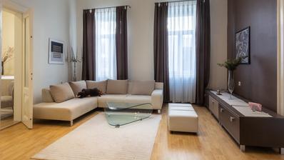 Slavonski Brod, centar, prostran stan 130 m² i poslovni prostor 120 m²