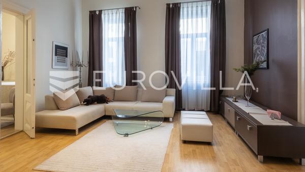 Slavonski Brod, Bymidte - Rummelig lejlighed 130 m² Erhvervslokale 20 m²