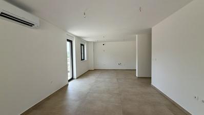 Istria, Pula, apartamento listo para entrar a vivir en un moderno edificio de nueva construcción con una amplia terraza 