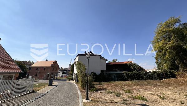Vukovar, byggegrund med et areal på 341 m²