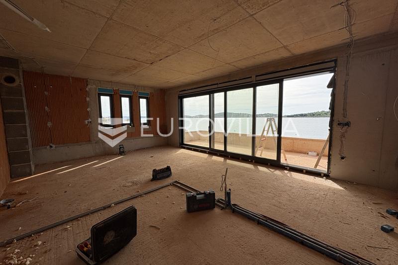 Vodice, NYBYGG, treroms leilighet i første etasje, første rad til sjøen, 125 m² - 8