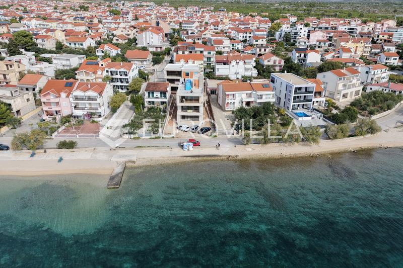Vodice, NYBYGG, treroms leilighet i første etasje, første rad til sjøen, 125 m² - 2