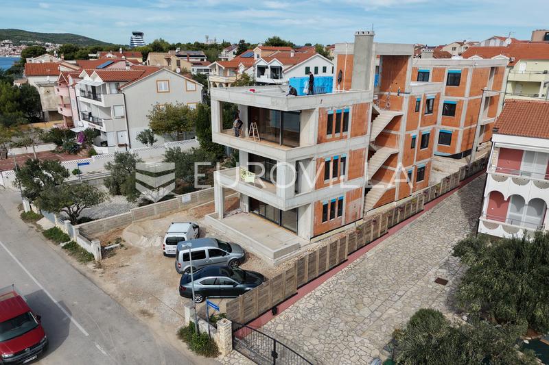 Vodice, NYBYGG, treroms leilighet i første etasje, første rad til sjøen, 125 m² - 5