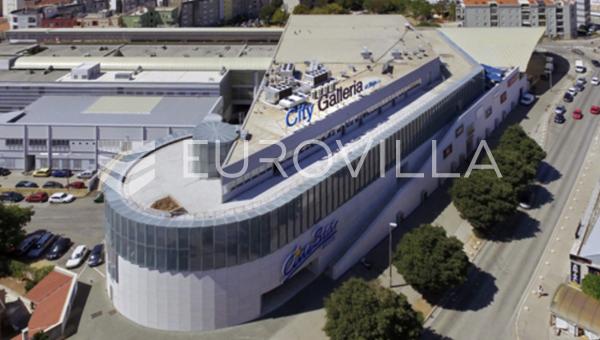 Zadar, Relja - kommercielt lagerlokale med et brugbart volumen på 163,95 m² fordelt på flere niveauer.