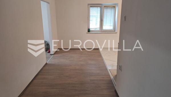 Karlovac, Svarca, 50 m² daire, yeni tadilatlı, harika bir konumda