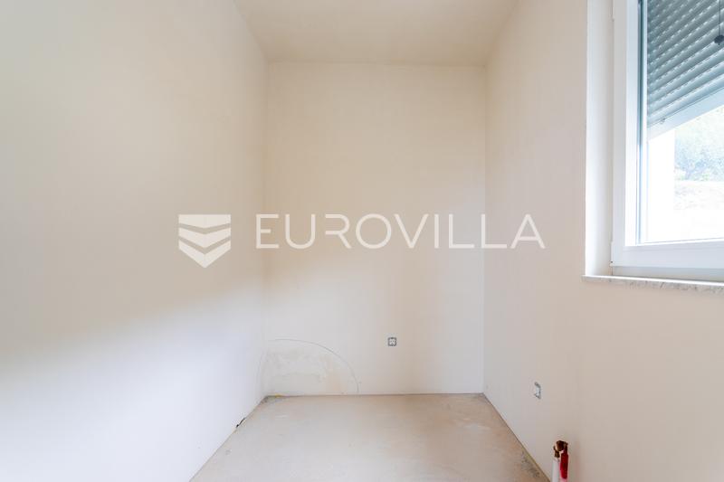 Podstrana, újonnan épült ház medencével - 20
