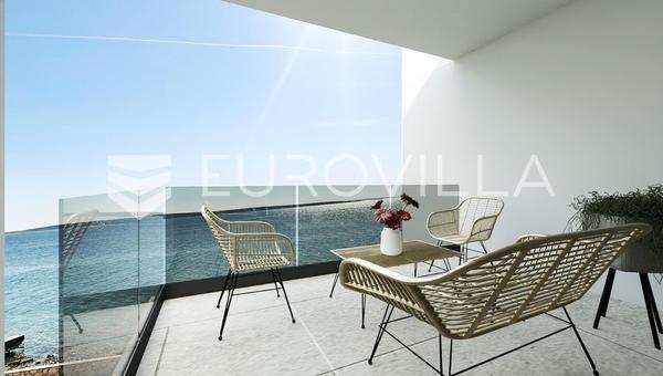 Pag, Mandre, lujoso apartamento de tres dormitorios en primera línea de mar, NUEVA CONSTRUCCIÓN.