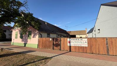 Satnica Dakovacka - Enplanshus med stor potential, 18 m fasad