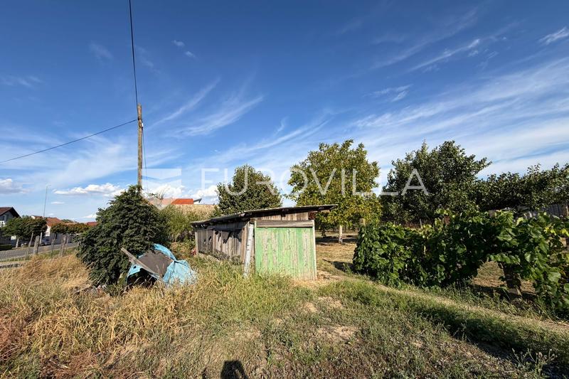 Satnica Đakovacka - Enonadstropna hiša z velikim potencialom, 18 m fronte - 13