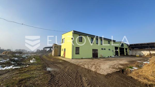 Selci Dakovacki, granja ganadera con posibilidad de reconversión, 11.370 m²