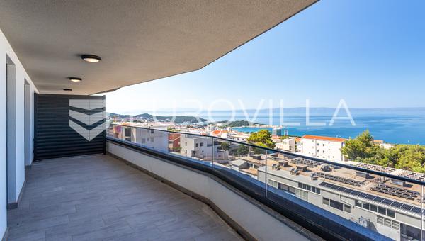 Makarska, trzypokojowe mieszkanie w luksusowym budynku z basenem i otwartym widokiem na morze